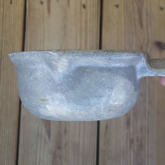 Vintage pewter melting pot - Picture 2 of 9